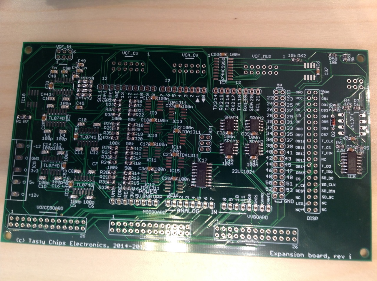 4051 mux.. slightly below the center.
