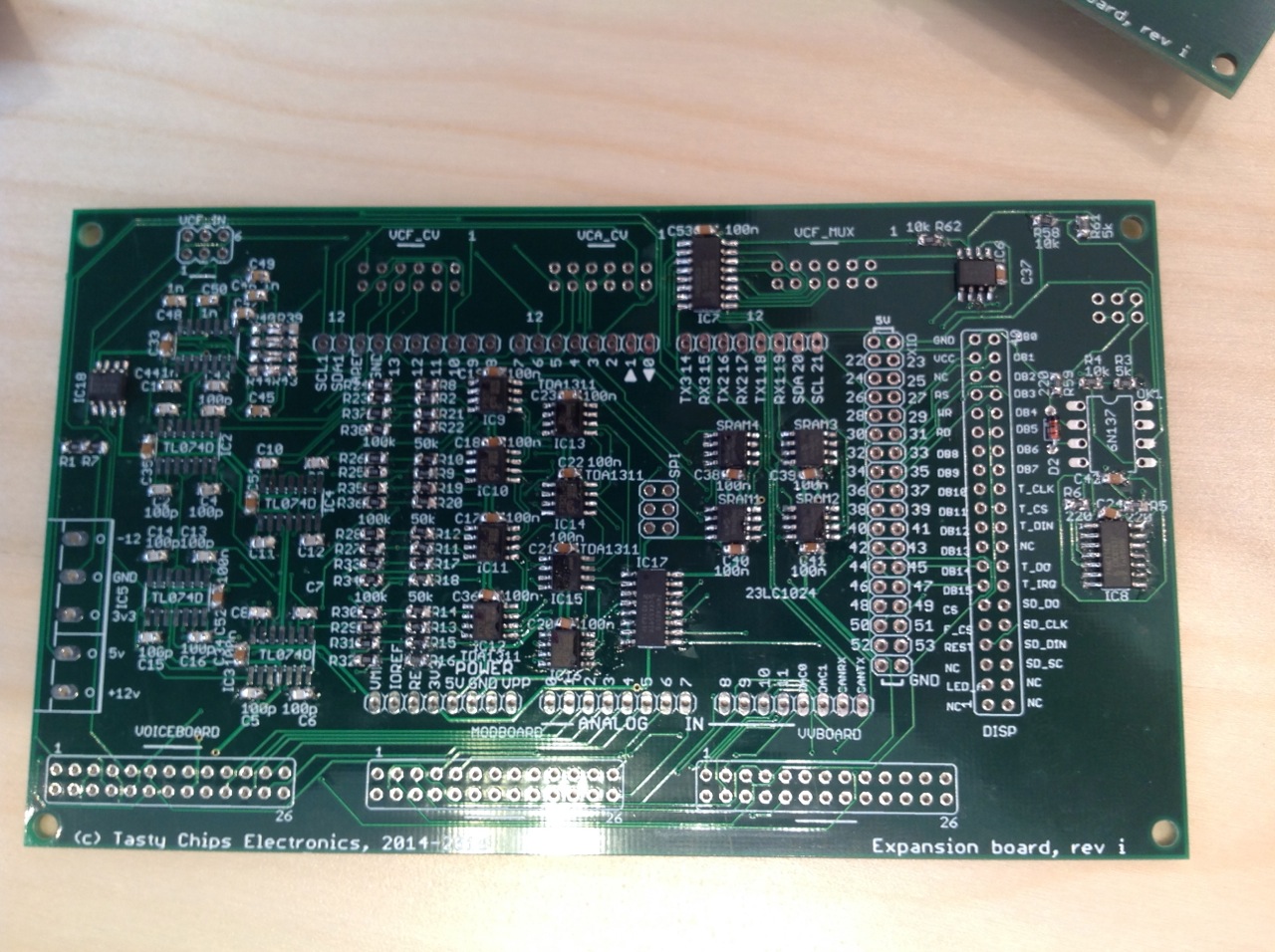 The 8 TDA1311's (or PC8211) in the center.