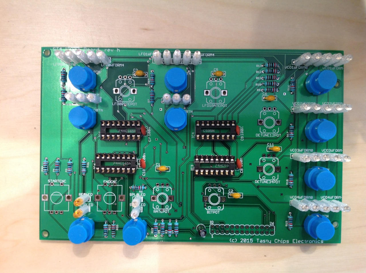 All leds are now soldered, including the amber ones.