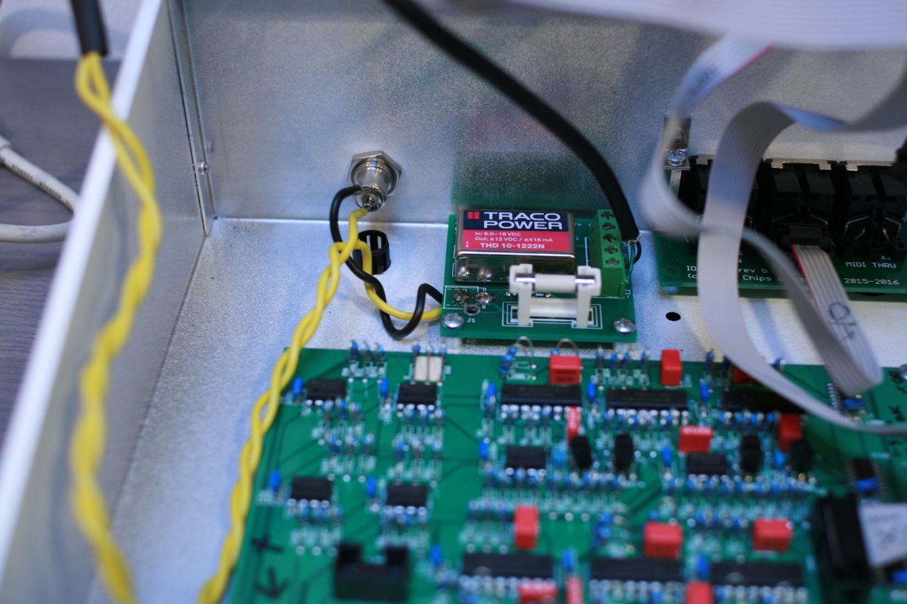 Close-up of the power leads running from barrel socket to power PCB. Note that the yellow wires leading away from the circuitry are hooked to the rocker switch on the front plate.